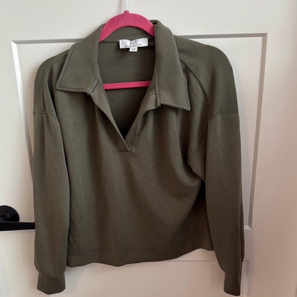 Women’s green sweater shirt